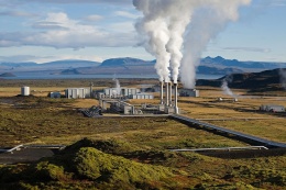 Obr. 4 Geotermální elektrárna Nesjavellir (Island)